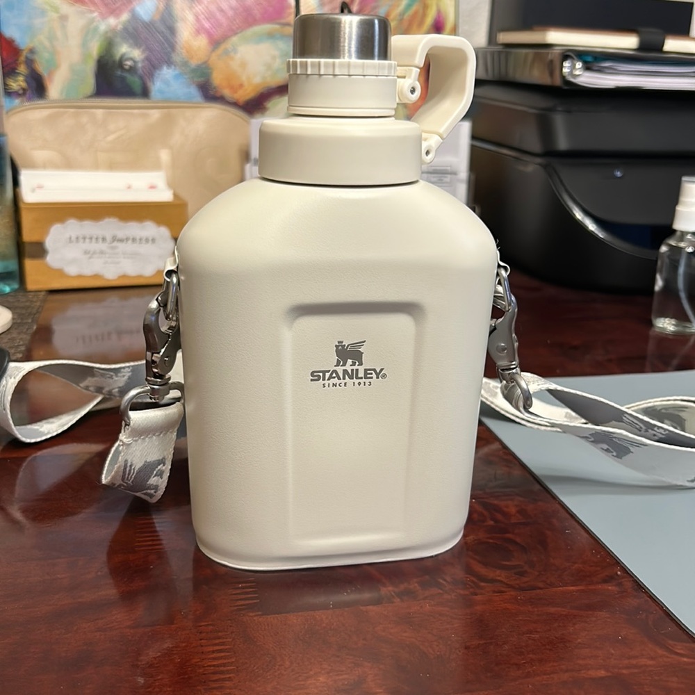 Stanley Classic Canteen 1.1 QT